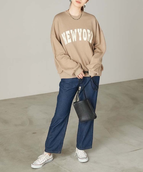Chaco closet(チャコ クローゼット)の「"NEWYORK"カレッジロゴ風ボリュームスリーブスウェット(スウェット・レディース・ベージュ/ネイビー/カーキ・FREE)」の12枚目の写真