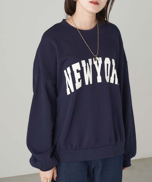 Chaco closet(チャコ クローゼット)の「"NEWYORK"カレッジロゴ風ボリュームスリーブスウェット(スウェット・レディース・ベージュ/ネイビー/カーキ・FREE)」の14枚目の写真