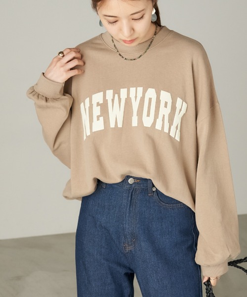 Chaco closet(チャコ クローゼット)の「"NEWYORK"カレッジロゴ風ボリュームスリーブスウェット(スウェット・レディース・ベージュ/ネイビー/カーキ・FREE)」の9枚目の写真