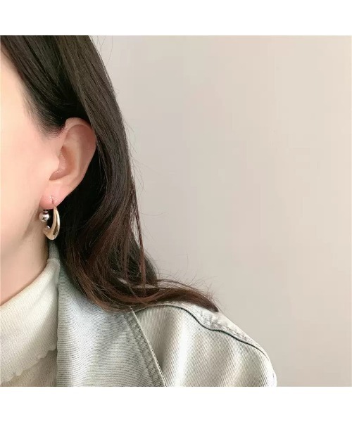 mou（モウ）の「【YNG】バイカラー変形ボールキャッチピアス（ピアス（両耳用）・レディース・シルバー×ゴールド・FREE）」の8枚目の写真