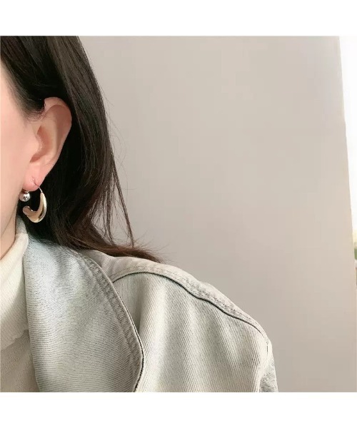 mou（モウ）の「【YNG】バイカラー変形ボールキャッチピアス（ピアス（両耳用）・レディース・シルバー×ゴールド・FREE）」の5枚目の写真