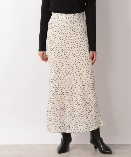 LOWRYS FARM(ローリーズファーム)の「ヒョウガラフレアスカート 217197(スカート・レディース・アイボリー/ブルー/ブラック/ブラウン・FREE)」の2枚目の写真