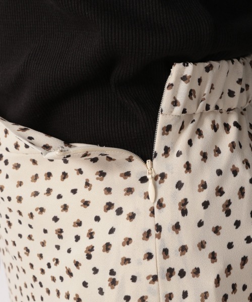 LOWRYS FARM(ローリーズファーム)の「ヒョウガラフレアスカート 217197(スカート・レディース・アイボリー/ブルー/ブラック/ブラウン・FREE)」の7枚目の写真