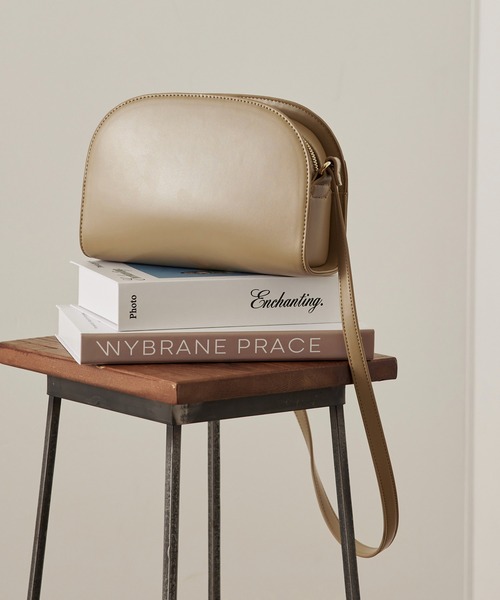 SALON adam et rope'（サロン アダム エ ロペ）の「[完売アイテム新色追加！]【WEB限定】ハーフムーンショルダーバッグ2（ショルダーバッグ・レディース・ブラック/ダークブラウン/グリーン系その他2/グリーン系その他3・FREE）」の21枚目の写真