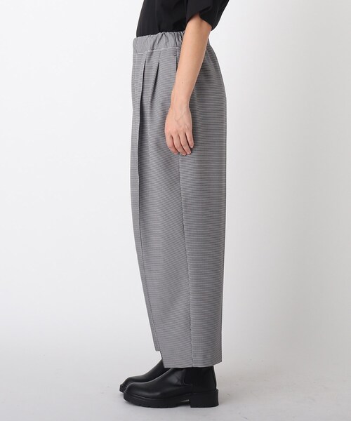 OPAQUE.CLIP（オペークドットクリップ）の「◆ライトダブルクロス タックテーパードパンツ【UNISEX】（スーツパンツ・レディース・チャコール/ブラック系1・38/40）」の6枚目の写真
