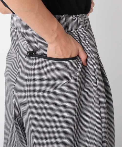 OPAQUE.CLIP（オペークドットクリップ）の「◆ライトダブルクロス タックテーパードパンツ【UNISEX】（スーツパンツ・レディース・チャコール/ブラック系1・38/40）」の8枚目の写真