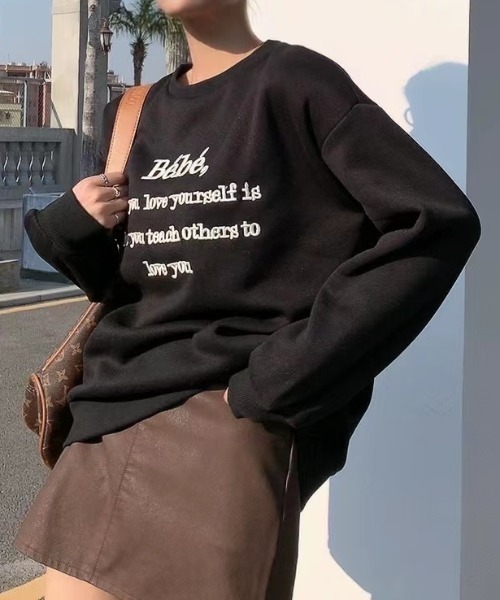 Diosfront（ディオスフロント）の「カラーロゴ刺繍スウェット