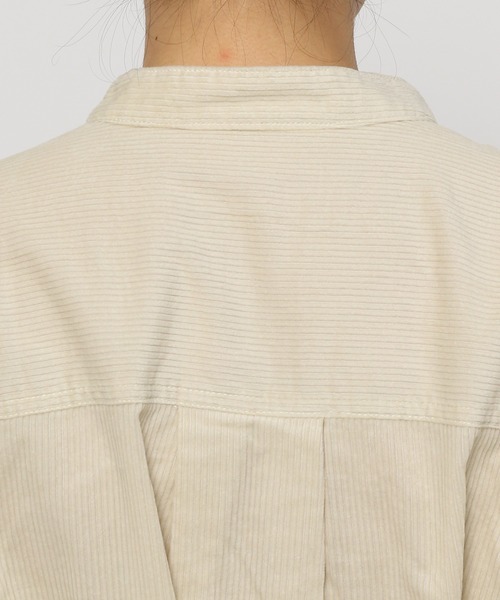 mysty woman(ミスティウーマン)の「ウエストマークコーデュロイシャツ 227708(シャツ/ブラウス・レディース・ダークグリーン/アイボリー/チャコール・FREE)」の21枚目の写真