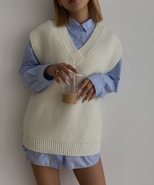 Avvenente(アベネンテ)の「【Avvenente】ビッグニットベスト(ベスト・レディース・アイボリー/ブラック/ピンク/ダークグリーン・MEDIUM)」の2枚目の写真