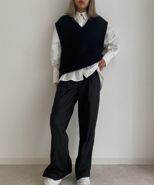 Avvenente(アベネンテ)の「【Avvenente】ビッグニットベスト(ベスト・レディース・アイボリー/ブラック/ピンク/ダークグリーン・MEDIUM)」の1枚目の写真