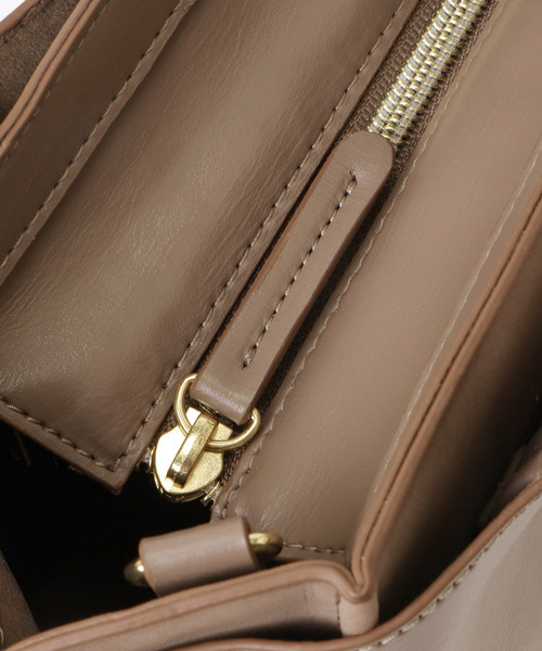 LBC（エルビーシー）の「軽量２ＷＡＹミニトートＳＤ（ショルダーバッグ・レディース・ブラック/レッド/ベージュ・FREE）」の7枚目の写真