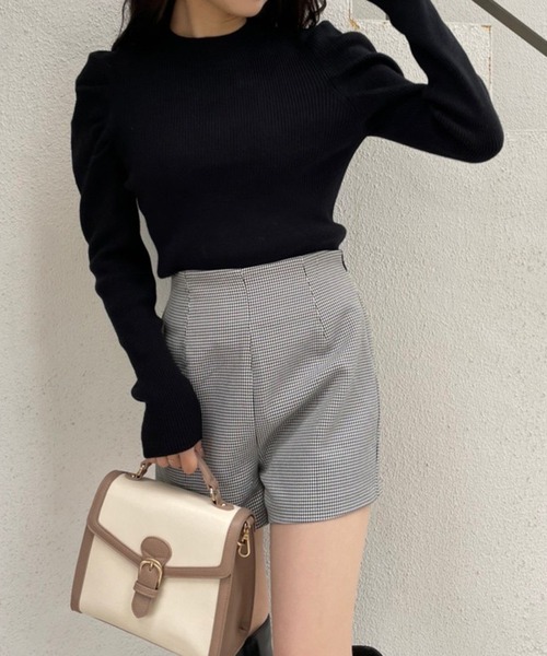 one after another NICE CLAUP（ワンアフターアナザーナイスクラップ）の「履くだけでスタイルアップ！美シルエットのシンプルショートパンツ（その他パンツ・レディース・アイボリー/ブラック/ブラック系その他/ブラウン・FREE）」の4枚目の写真