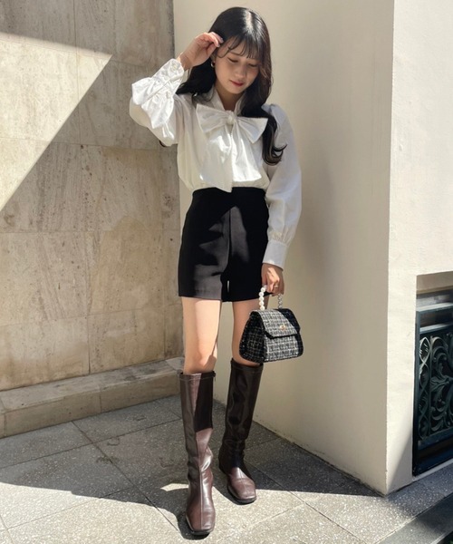 one after another NICE CLAUP（ワンアフターアナザーナイスクラップ）の「履くだけでスタイルアップ！美シルエットのシンプルショートパンツ（その他パンツ・レディース・アイボリー/ブラック/ブラック系その他/ブラウン・FREE）」の5枚目の写真