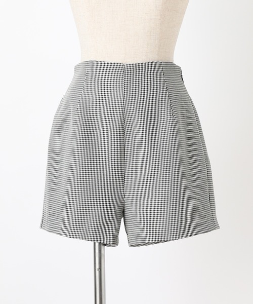 one after another NICE CLAUP（ワンアフターアナザーナイスクラップ）の「履くだけでスタイルアップ！美シルエットのシンプルショートパンツ（その他パンツ・レディース・アイボリー/ブラック/ブラック系その他/ブラウン・FREE）」の9枚目の写真