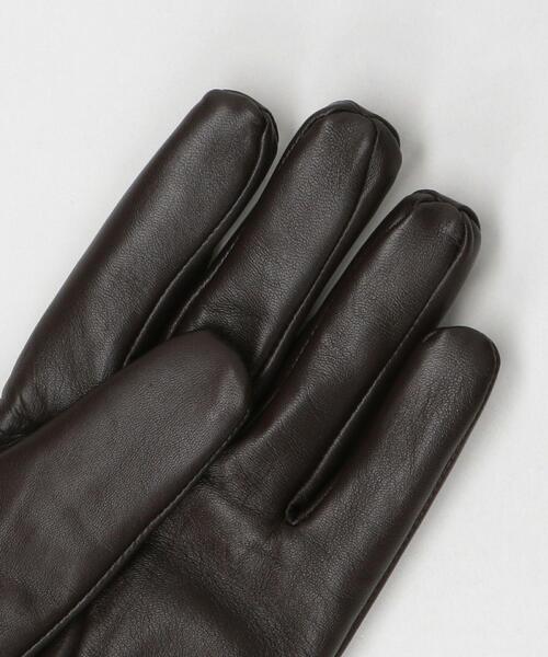 green label relaxing（グリーンレーベルリラクシング）の「ラムレザー ボタン グローブ -タッチパネル対応-（手袋・メンズ・ブラック/ダークブラウン・M/L）」の8枚目の写真