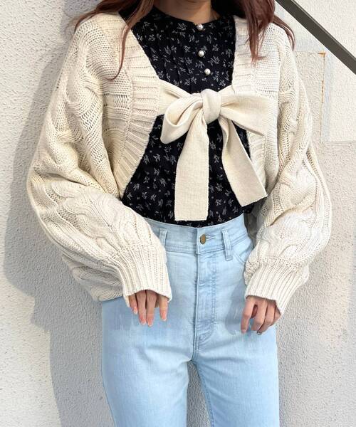 MAJESTIC LEGON（マジェスティックレゴン）の「ケーブルニットボレロ（カーディガン/ボレロ・レディース・ライトグレー/アイボリー/モカ・MEDIUM）」の9枚目の写真