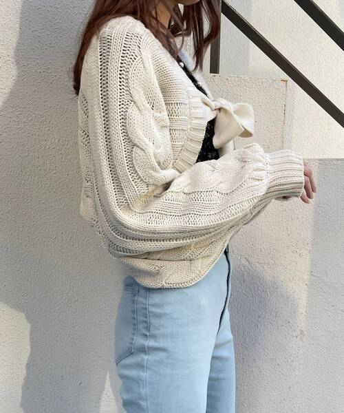 MAJESTIC LEGON（マジェスティックレゴン）の「ケーブルニットボレロ（カーディガン/ボレロ・レディース・ライトグレー/アイボリー/モカ・MEDIUM）」の11枚目の写真