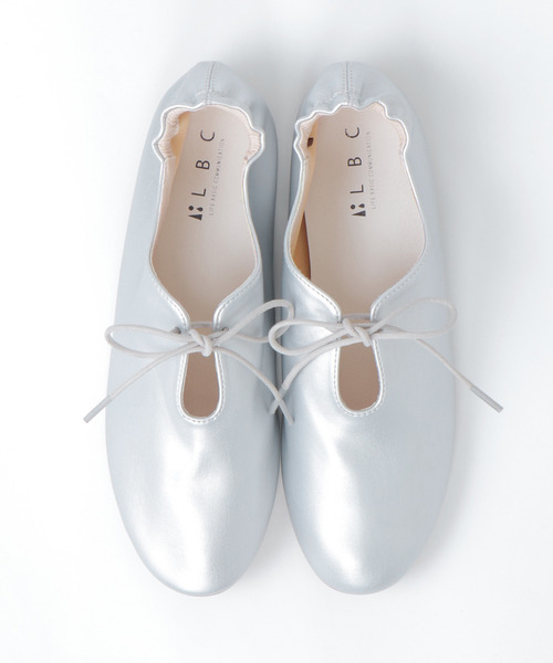LBC(エルビーシー)の「リボンギャザーシューズ(その他シューズ・レディース・ホワイト/ブラック/ブラウン/Silver・M/L)」の1枚目の写真