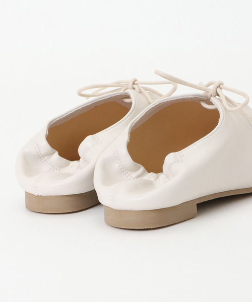 LBC(エルビーシー)の「リボンギャザーシューズ(その他シューズ・レディース・ホワイト/ブラック/ブラウン/Silver・M/L)」の10枚目の写真