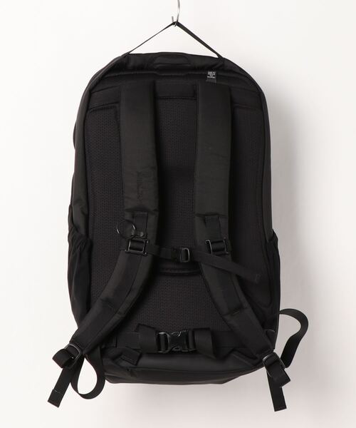 ARC'TERYX(アークテリクス)の「ARC'TERYX | MANTIS 32L BACKPACK(バックパック/リュック・レディース・ブラック・ONE SIZE)」の4枚目の写真