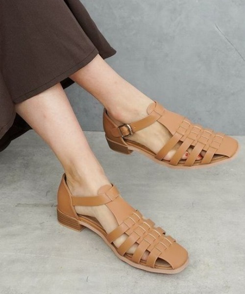 Fabby fabby（ファビィーファビィー）の「グルカサンダルシューズ / グルカサンダル（サンダル・レディース・ブラック/ベージュ/オフホワイト・SMALL/MEDIUM/LARGE）」の3枚目の写真