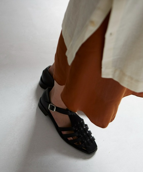 Fabby fabby（ファビィーファビィー）の「グルカサンダルシューズ / グルカサンダル（サンダル・レディース・ブラック/ベージュ/オフホワイト・SMALL/MEDIUM/LARGE）」の16枚目の写真