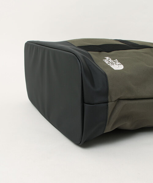 THE NORTH FACE（ザノースフェイス）の「THE NORTH FACE Fieludens Gear Tote S NM82202（アウトドアグッズ・メンズ・ブラック/オリーブ・FREE）」の10枚目の写真