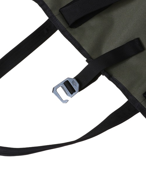THE NORTH FACE（ザノースフェイス）の「THE NORTH FACE Fieludens Gear Tote S NM82202（アウトドアグッズ・メンズ・ブラック/オリーブ・FREE）」の5枚目の写真