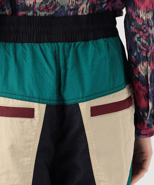ISABEL MARANT（イザベルマラン）の「ISABEL MARANT ETOILE MACKENZIE ナイロン テーパードパンツ（その他パンツ・レディース・グリーン系その他3/レッド系その他2・36/34）」の9枚目の写真