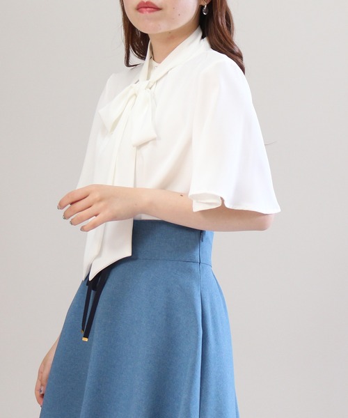 ASTORIA ODIER（アストリアオディール）の「ボウタイブラウス（シャツ/ブラウス・レディース・ベージュ/ホワイト・MEDIUM）」の13枚目の写真