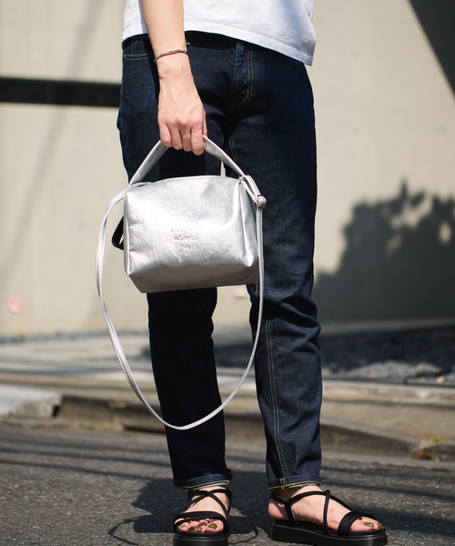 Actually（アクチュアリー）の「【手洗い可能】ウォッシャブル ワンハンドル 2WAYショルダー（ショルダーバッグ・レディース・ブラック/シルバー・フリー）」の2枚目の写真