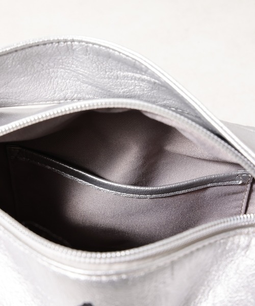 Actually（アクチュアリー）の「【手洗い可能】ウォッシャブル ワンハンドル 2WAYショルダー（ショルダーバッグ・レディース・ブラック/シルバー・フリー）」の6枚目の写真