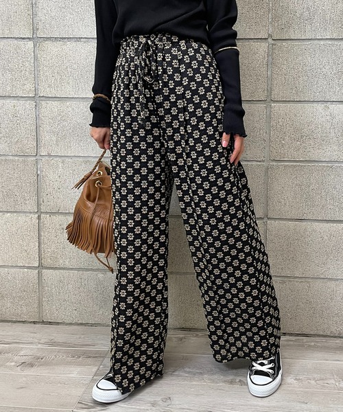 mi via loca（ミヴィアロカ）の「フラワーレースセンターシームパンツ（その他パンツ・レディース・ブラック/ベージュ/キナリ・FREE）」の3枚目の写真