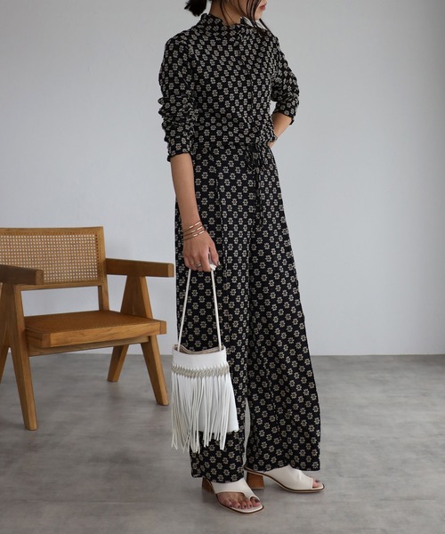 mi via loca（ミヴィアロカ）の「フラワーレースセンターシームパンツ（その他パンツ・レディース・ブラック/ベージュ/キナリ・FREE）」の4枚目の写真