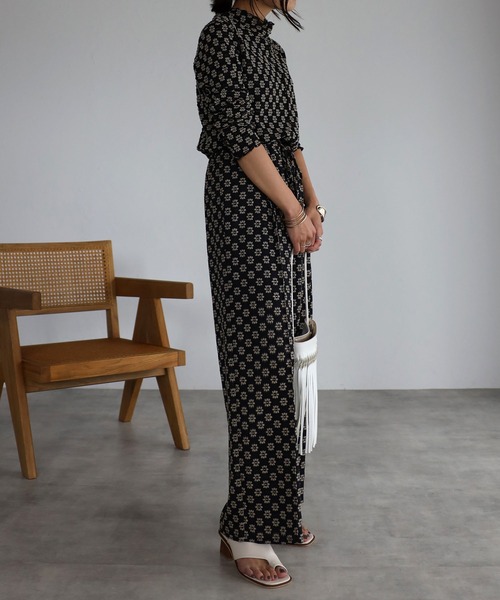 mi via loca（ミヴィアロカ）の「フラワーレースセンターシームパンツ（その他パンツ・レディース・ブラック/ベージュ/キナリ・FREE）」の15枚目の写真