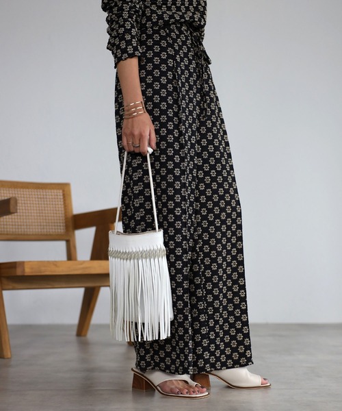 mi via loca（ミヴィアロカ）の「フラワーレースセンターシームパンツ（その他パンツ・レディース・ブラック/ベージュ/キナリ・FREE）」の12枚目の写真