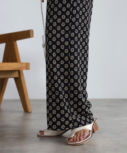 mi via loca（ミヴィアロカ）の「フラワーレースセンターシームパンツ（その他パンツ・レディース・ブラック/ベージュ/キナリ・FREE）」の6枚目の写真