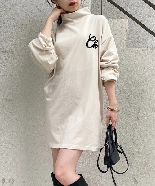 Chico（チコ）の「【2022AW】胸刺繍ハイネックルーズロンT（Tシャツ/カットソー・レディース・アイボリー/ブラック/グレー/カーキ・FREE）」の3枚目の写真