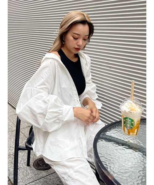 EVRIS（エヴリス）の「ボリュームスリーブベーシックシャツ（シャツ/ブラウス・レディース・ブラック/ホワイト・FREE）」の3枚目の写真