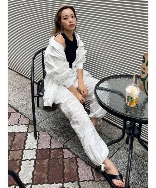 EVRIS（エヴリス）の「ボリュームスリーブベーシックシャツ（シャツ/ブラウス・レディース・ブラック/ホワイト・FREE）」の6枚目の写真