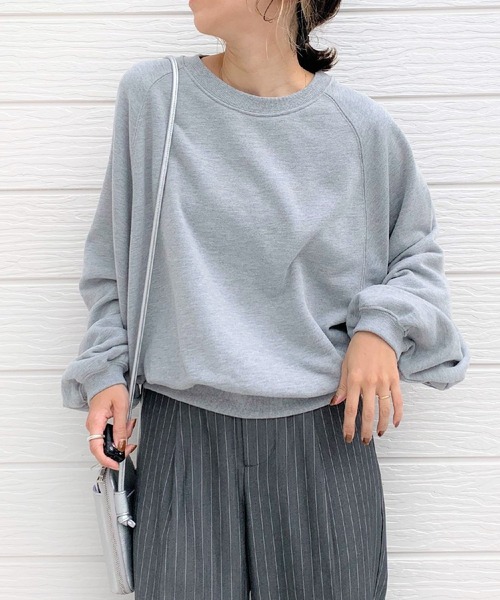 Q(キュー)の「バックロゴラグラントレーナー(スウェット・レディース・オレンジ/ライトグレー・MEDIUM)」の3枚目の写真