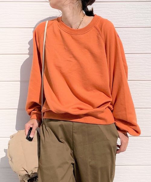 Q(キュー)の「バックロゴラグラントレーナー(スウェット・レディース・オレンジ/ライトグレー・MEDIUM)」の4枚目の写真