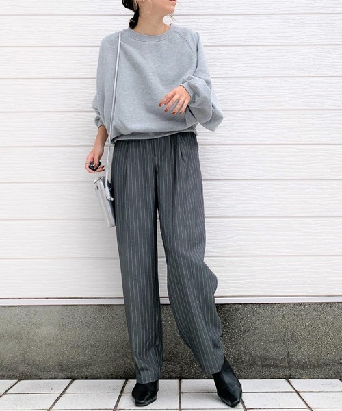 Q(キュー)の「バックロゴラグラントレーナー(スウェット・レディース・オレンジ/ライトグレー・MEDIUM)」の6枚目の写真