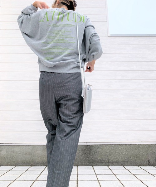 Q(キュー)の「バックロゴラグラントレーナー(スウェット・レディース・オレンジ/ライトグレー・MEDIUM)」の7枚目の写真