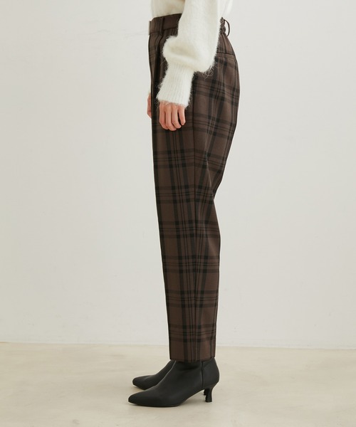 VIS（ビス）の「【HOT BEAUTY STRETCH】【洗える】ワンタックテーパードパンツ【sustainable】（その他パンツ・レディース・ブラック/ブラウン系その他/サックスブルー/キナリ/ライトグリーン・L/M/S/SS）」の19枚目の写真