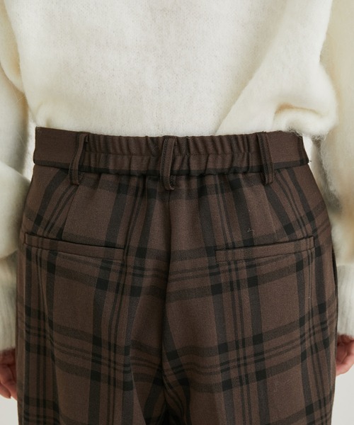 VIS（ビス）の「【HOT BEAUTY STRETCH】【洗える】ワンタックテーパードパンツ【sustainable】（その他パンツ・レディース・ブラック/ブラウン系その他/サックスブルー/キナリ/ライトグリーン・L/M/S/SS）」の21枚目の写真