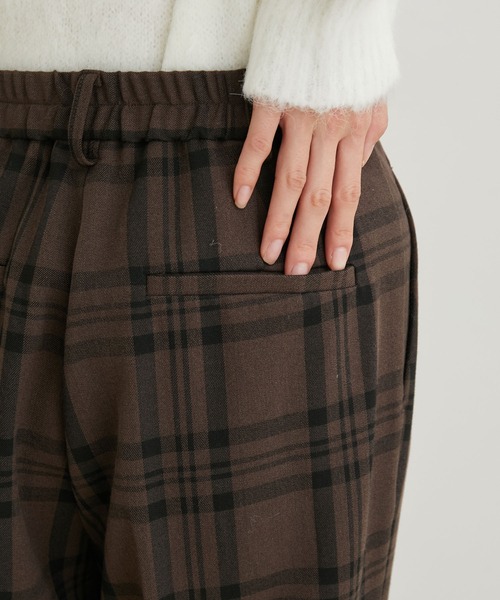 VIS（ビス）の「【HOT BEAUTY STRETCH】【洗える】ワンタックテーパードパンツ【sustainable】（その他パンツ・レディース・ブラック/ブラウン系その他/サックスブルー/キナリ/ライトグリーン・L/M/S/SS）」の22枚目の写真