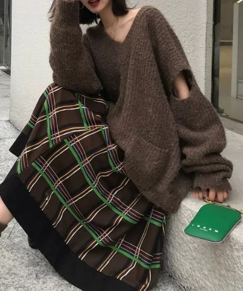 SEN TOKYO(セントーキョー)の「大人のカジュアルこなれ感。ルーズオープンスリーブVネックニット(ニット/セーター・レディース・ブラウン/ネイビー・FREE)」の2枚目の写真
