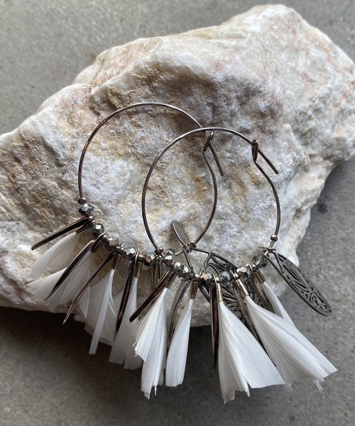GAS BIJOUX(ガスビジュー)の「「GAS BIJOUX/ガスビジュー」フェザーフープピアス シルバー Earring : Marly / A / Pl(ピアス(両耳用)・レディース・その他・FREE)」の2枚目の写真