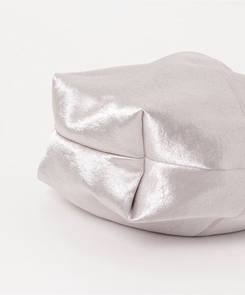 kaene(カエン)の「【kaene】メタルサテンバッグ(ショルダーバッグ・レディース・シルバー/ゴールド・FREE)」の4枚目の写真